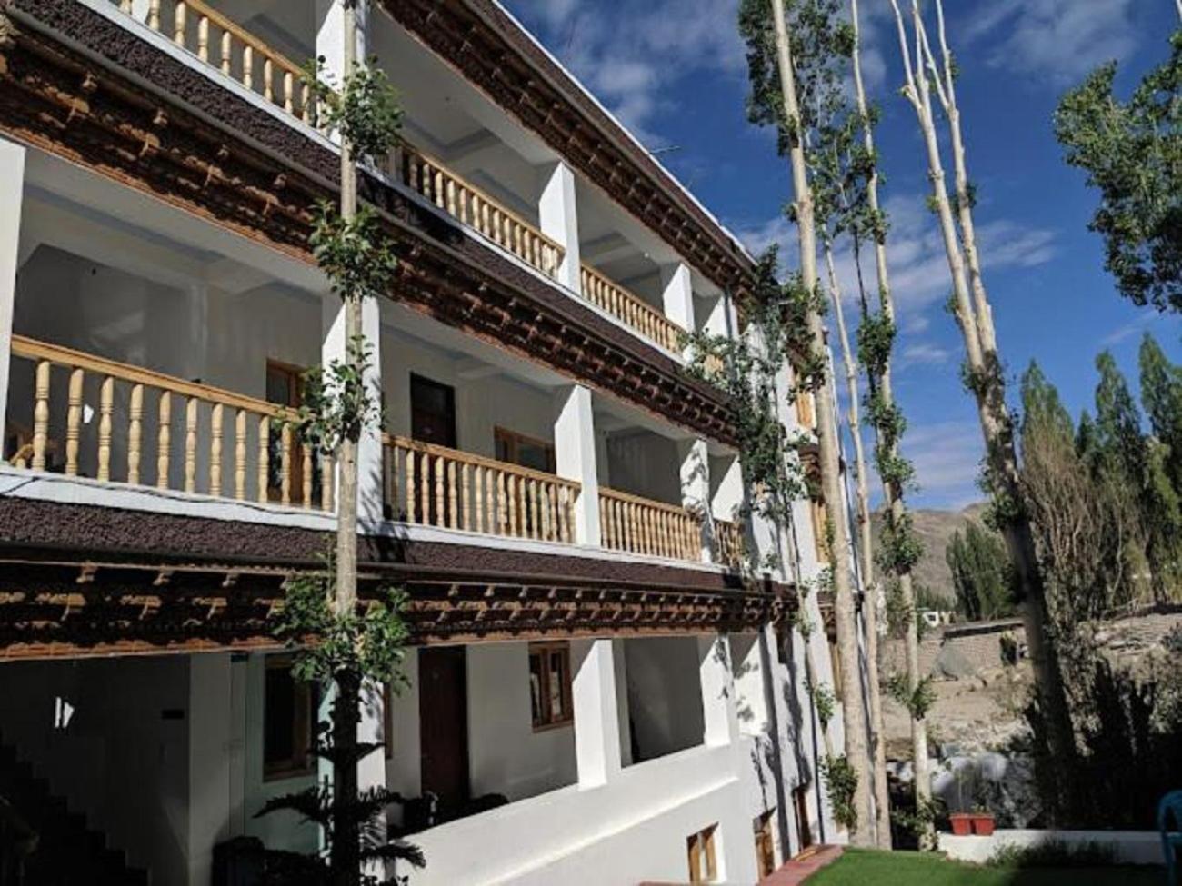 Hotel Ladakh Marvel Лех Экстерьер фото